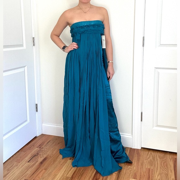 Custom Designer Showroom Evening Gown - Picture 3 of 11